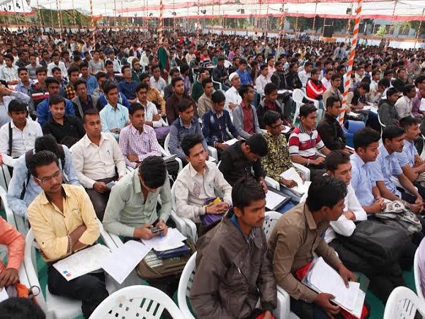 विभिन्न क्षेत्रों में 50 हजार जगह ख़ाली