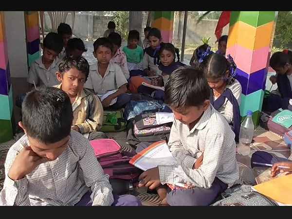 200 से ज्यादा मासूम बच्चे जान हथेली पर ले मंदिर जाते हैं