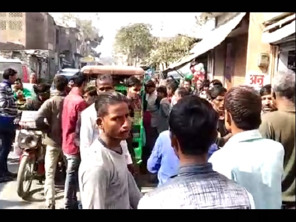 Students injured when boundry of roof of school fell in Farrukhabad Students injured when boundry of roof of school fell in Farrukhabad