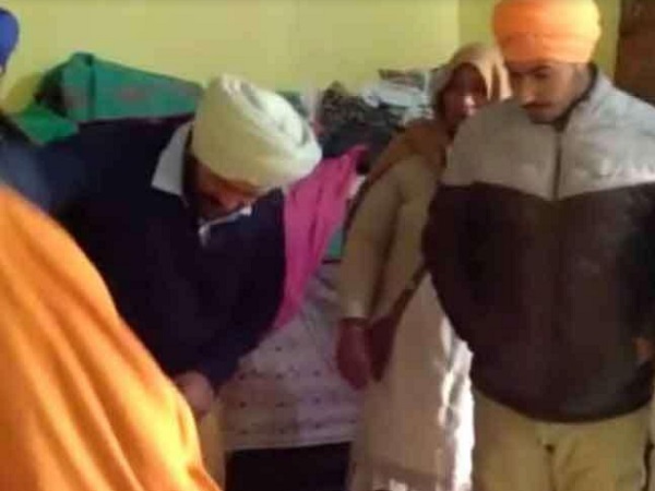 पुलिस को घर में मिले तीन शव