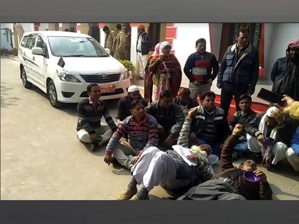 Shahjahanpur : these Madarsa teachers Havent received honorarium for 33 months Shahjahanpur : these Madarsa teachers Havent received honorarium for 33 months