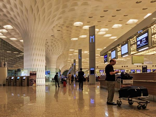 Tamil Nadu, airport, hindi, tamil, Mumbai airport, mumbai, हिन्दी नहीं आने पर एयरपोर्ट पर जाने से रोका, हिन्दी, तमिल, तमिलनाडु, मुंबई, एयरपोर्ट Tamil Nadu, airport, hindi, tamil, Mumbai airport, mumbai, हिन्दी नहीं आने पर एयरपोर्ट पर जाने से रोका, हिन्दी, तमिल, तमिलनाडु, मुंबई, एयरपोर्ट