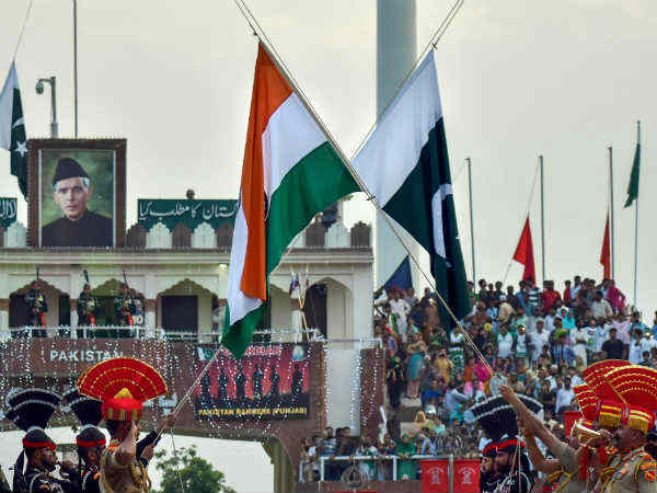 बर्दाश्त के बाहर है अधिकारियों के साथ हो रहा बुरा बर्ताव