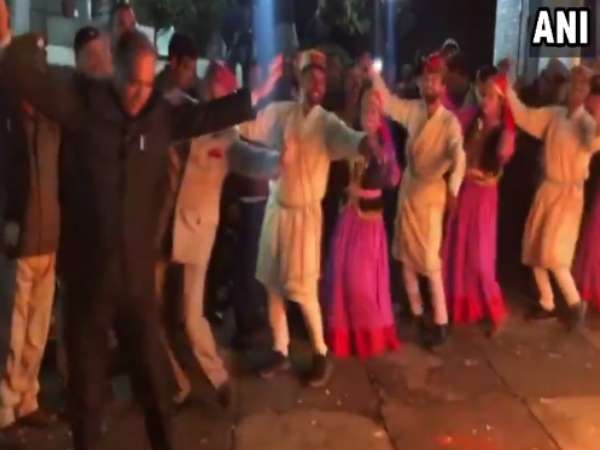 VIDEO: Himachal Pradesh CM Jai Ram Thakur participate in Lohri celebrations in Shimla VIDEO: Himachal Pradesh CM Jai Ram Thakur participate in Lohri celebrations in Shimla