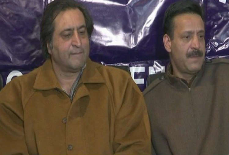 जम्मू-कश्मीरः पूर्व MLA अब्बास वानी सज्जाद लोन की J&K पीपल्स कॉन्फ्रेंस पार्टी में शामिल जम्मू-कश्मीरः पूर्व MLA अब्बास वानी सज्जाद लोन की J&K पीपल्स कॉन्फ्रेंस पार्टी में शामिल