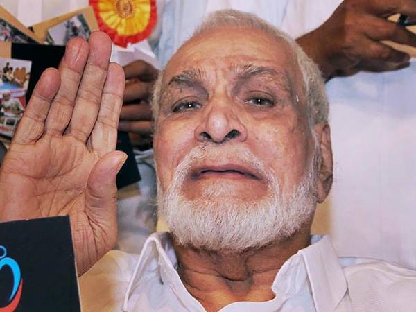 last rites of Kader Khan carried out in Meadowvale cemetery in Canada last rites of Kader Khan carried out in Meadowvale cemetery in Canada