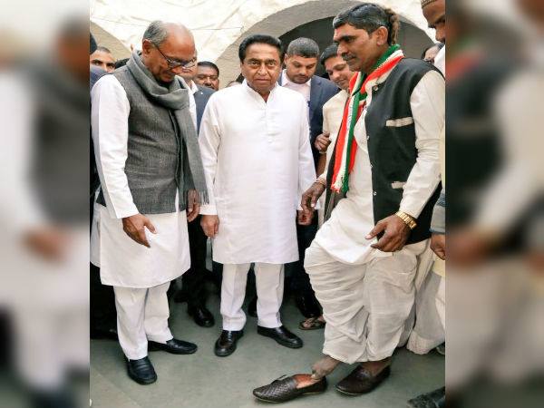 दुर्गा लाल को सीएम ने पहनाए थे जूते