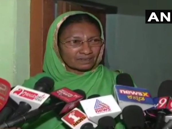 Siddaramaiah misbehave woman, jamala, karnataka, Siddaramaiah, ongress, Mysuru, कर्नाटक, सिद्धारमैया Siddaramaiah misbehave woman, jamala, karnataka, Siddaramaiah, ongress, Mysuru, कर्नाटक, सिद्धारमैया