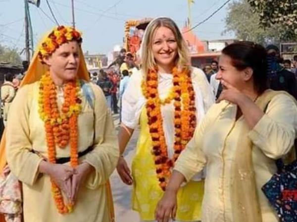 Foreigners gather at Kumbh Mela festival Foreigners gather at Kumbh Mela festival