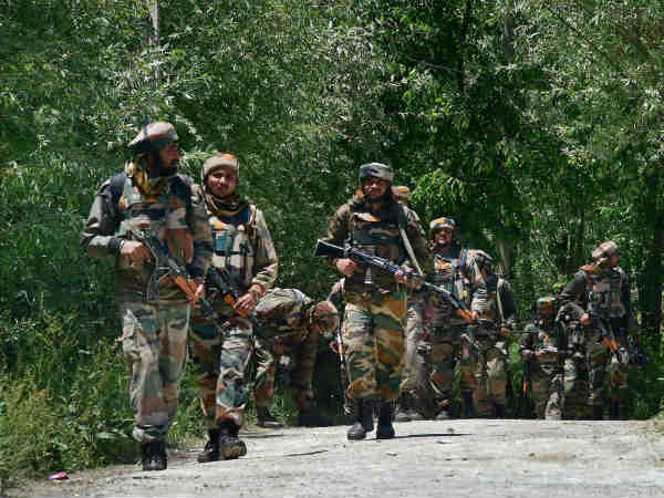 पाक कमांडोज ने बनाईं टीमें