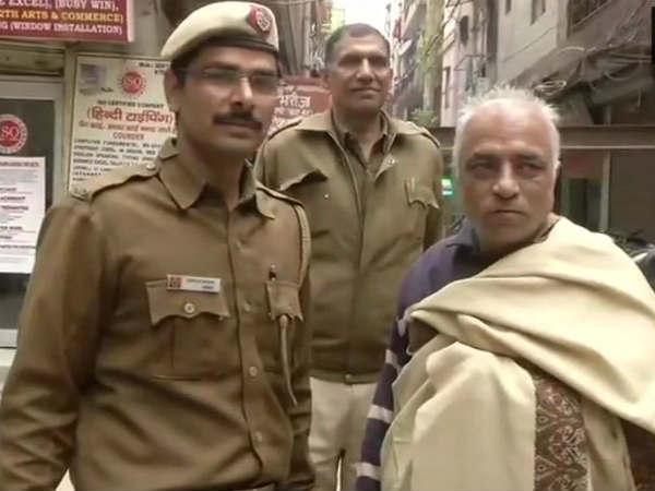 कपल्स से वसूली करता था लव कमांडो का संचालक, दिल्ली पुलिस ने किया गिरफ्तार कपल्स से वसूली करता था लव कमांडो का संचालक, दिल्ली पुलिस ने किया गिरफ्तार