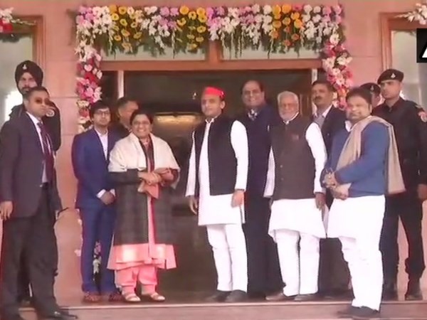 लोकसभा चुनाव में जीत उनके लिए बर्थडे गिफ्ट होगा