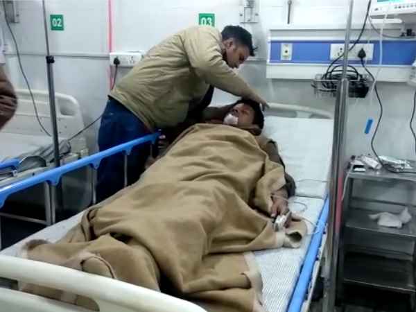 Attack on two policemen and officials shot the accused in meerut Attack on two policemen and officials shot the accused in meerut