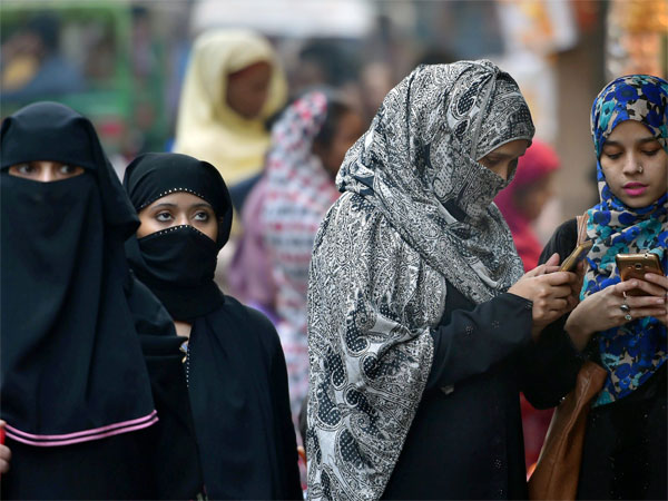 इस देश में नया कानून: अब पति को मैसेज से पत्नी को बताना होगा, ले रहा हूं तलाक इस देश में नया कानून: अब पति को मैसेज से पत्नी को बताना होगा, ले रहा हूं तलाक