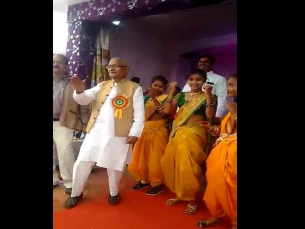 Nationalist Congress Party MP Madhukar Kukde danced on Aankh Marey song in Simba. Nationalist Congress Party MP Madhukar Kukde danced on Aankh Marey song in Simba.
