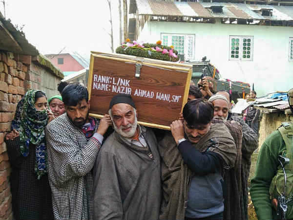 सेना मेडल से सम्मानित हो चुके थे वानी
