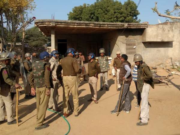 Sikar Police Raid At Two history sheeters Home in Neem Ka Thana area Sikar Police Raid At Two history sheeters Home in Neem Ka Thana area