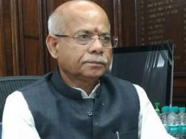 पिछले पांच साल में 27 लोग कर्ज लेकर विदेश भागे, मंत्री ने संसद में दी जानकारी पिछले पांच साल में 27 लोग कर्ज लेकर विदेश भागे, मंत्री ने संसद में दी जानकारी