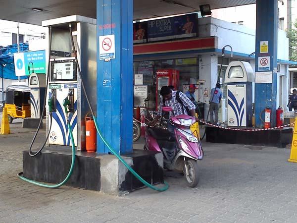 पेट्रोल पंप (Petrol Pump) के लिए योग्यता
