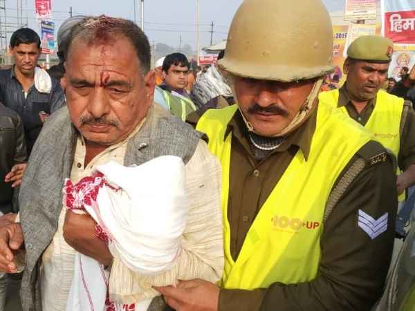 Naga sadhus attack on devotees in Prayagraj Naga sadhus attack on devotees in Prayagraj