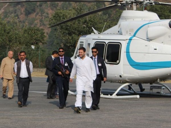 हमें हेलीकॉप्टर, चार्टर प्लेन नहीं मिल रहे हैं