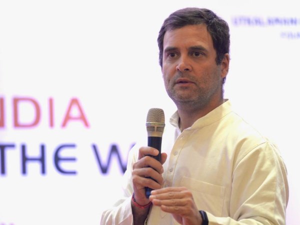 वह अभी तक अपने बच्चों के पालने में व्यस्त थी