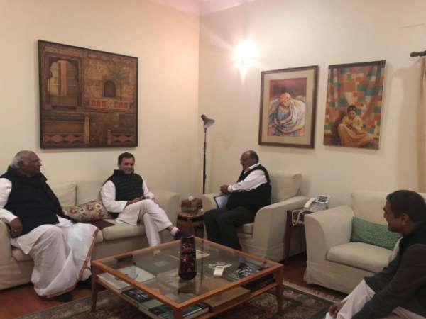 Rahul Gandhi meeting with NCP chief Sharad Pawar, Mallikarjun Kharge and Praful Patel also present Rahul Gandhi meeting with NCP chief Sharad Pawar, Mallikarjun Kharge and Praful Patel also present