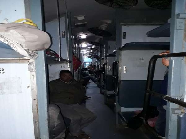 Unidentified robbers looted Rs 25 Lakh in New Delhi-Bhagalpur express Unidentified robbers looted Rs 25 Lakh in New Delhi-Bhagalpur express