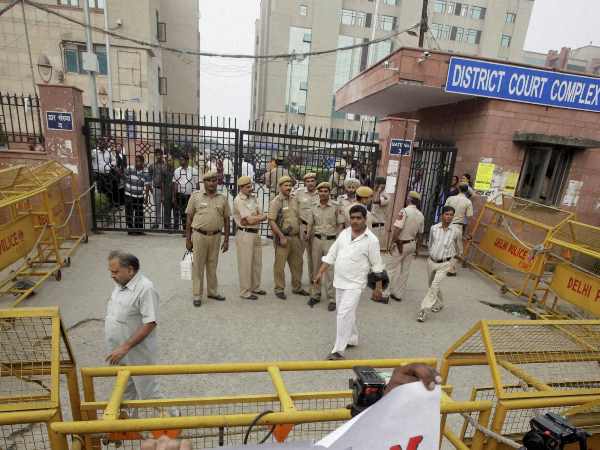 महिला IAS अधिकारी से दिल्ली की साकेत कोर्ट में छेड़छाड़ महिला IAS अधिकारी से दिल्ली की साकेत कोर्ट में छेड़छाड़