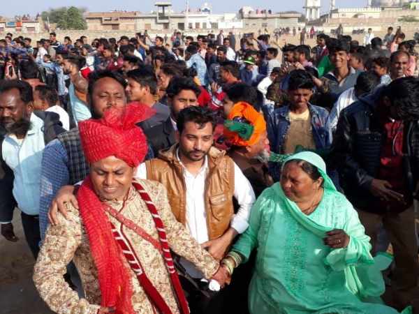 Sikar Groom Reached at bride home By helicopter Sikar Groom Reached at bride home By helicopter