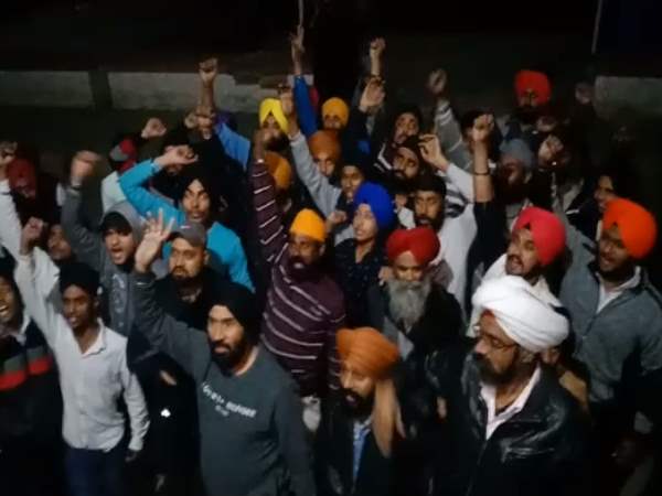 stone pelting on Sikh community in ajmer Due to Lohri video stone pelting on Sikh community in ajmer Due to Lohri video