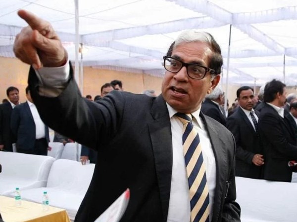 जस्टिस सीकरी चाहते हैं खत्म हो विवाद
