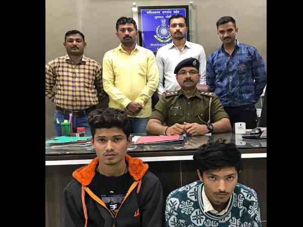 ग्राहकों को फोन कर पूछते थे ओटीपी