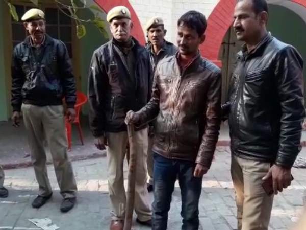 A man caught with double mouth snake in Lakhimpur Kheri A man caught with double mouth snake in Lakhimpur Kheri