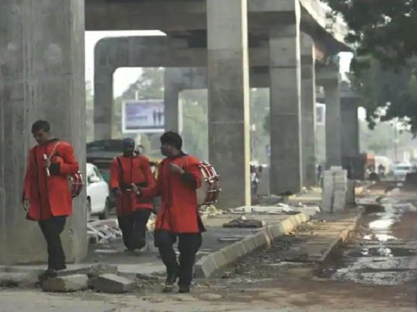 Walk at your risk near construction sites, Warning for Delhi pedestrians Walk at your risk near construction sites, Warning for Delhi pedestrians