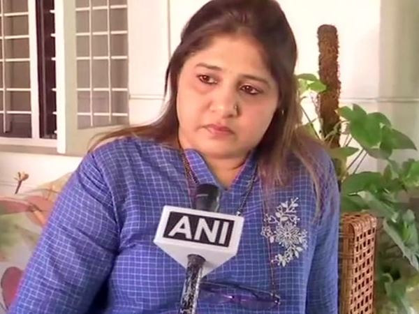 'अपनी बीवी की साड़ी के पल्लू के पीछे छिपकर पत्थर न फेंके हेगड़े'