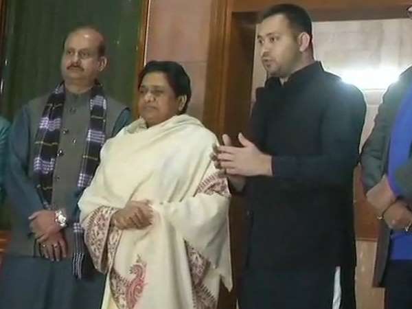 RJD leader Tejashwi Yadav reaches BSP chief Mayawatis residence in Lucknow RJD leader Tejashwi Yadav reaches BSP chief Mayawatis residence in Lucknow