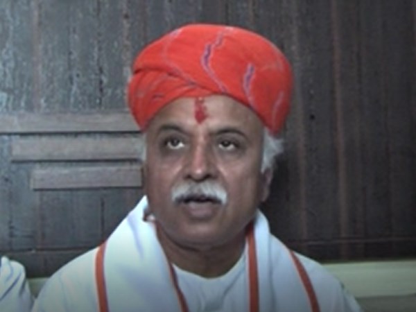 pravin togadia in badmer says abki baar hinduyon ki sarkar pravin togadia in badmer says abki baar hinduyon ki sarkar