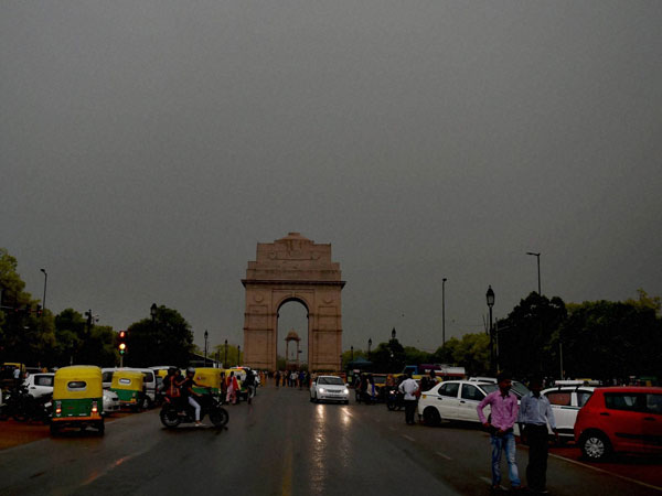 हल्की बारिश का अनुमान