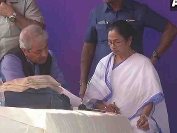 West Bengal Gov Keshari Nath Tripathi sent confidential report to Home Ministry over cbi issue West Bengal Gov Keshari Nath Tripathi sent confidential report to Home Ministry over cbi issue