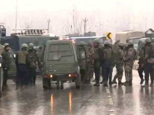 सीआरपीएफ के काफिले में क्यों थे 1000 की जगह 2500 जवान सीआरपीएफ के काफिले में क्यों थे 1000 की जगह 2500 जवान
