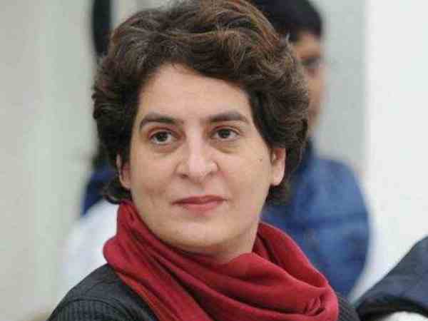 priyanka gandhi talks to 8 yerar old daughter of martyred ajeet kumar priyanka gandhi talks to 8 yerar old daughter of martyred ajeet kumar