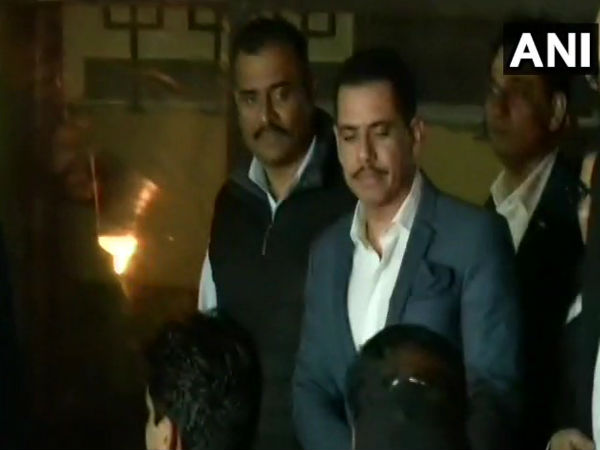 Robert Vadra leaves from ED office in Jaipur after 8 hour Robert Vadra leaves from ED office in Jaipur after 8 hour