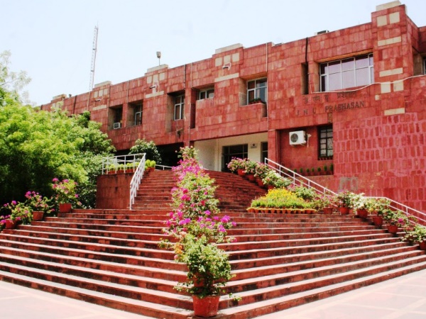 स्कॉलर ने की जांच की मांग