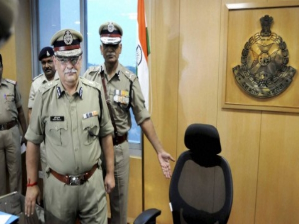 कमलनाथ ने DGP से हटाया, मोदी ने CBI का बॉस बनाया