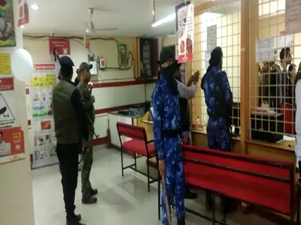बिहार: मुथूट फाइनेंस कंपनी में 10 करोड़ का गोल्ड की लूट बिहार: मुथूट फाइनेंस कंपनी में 10 करोड़ का गोल्ड की लूट