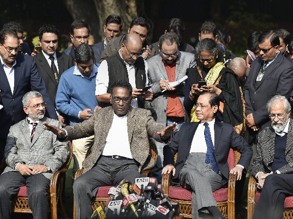पहली बार प्रेस कॉन्फ्रेस कर आए थे चर्चा में