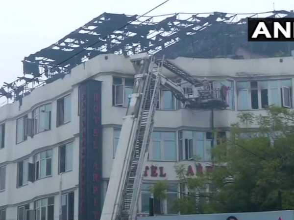 इमरजेंसी गेट पर ताला लगा रखा था