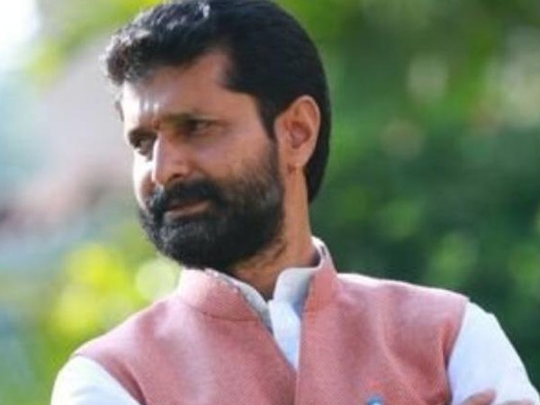 कर्नाटक: बीजेपी विधायक की कार ने मंदिर से लौट रहे दो लोगों को रौंदा, मौत कर्नाटक: बीजेपी विधायक की कार ने मंदिर से लौट रहे दो लोगों को रौंदा, मौत