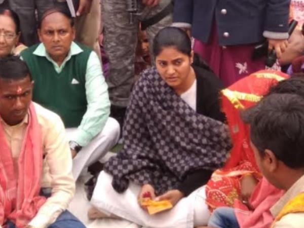 एक-दूसरे के हुए 294 जोड़े